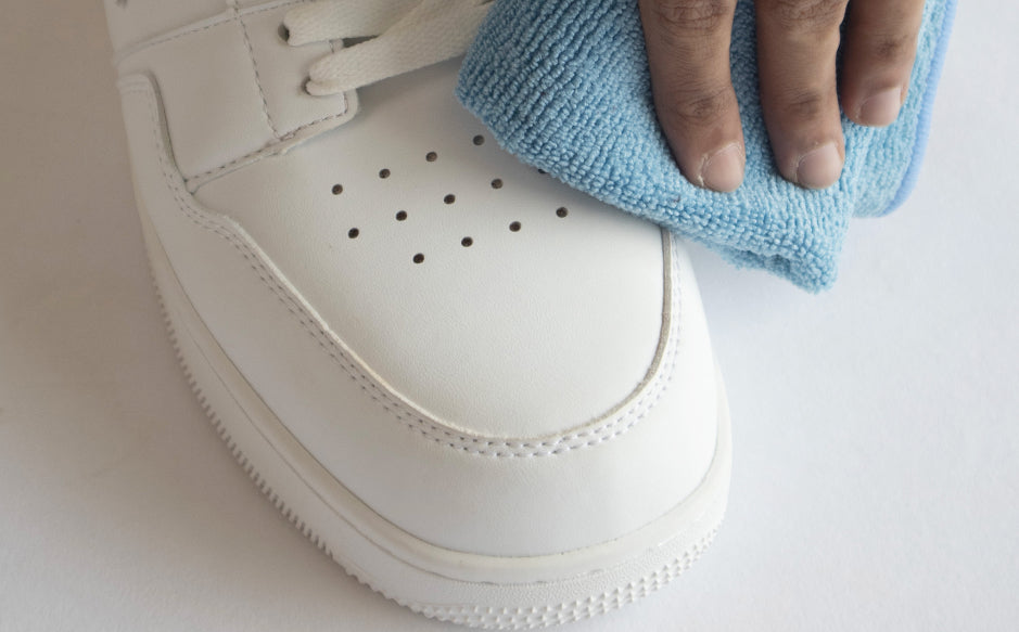 Easy to clean shoe material feature