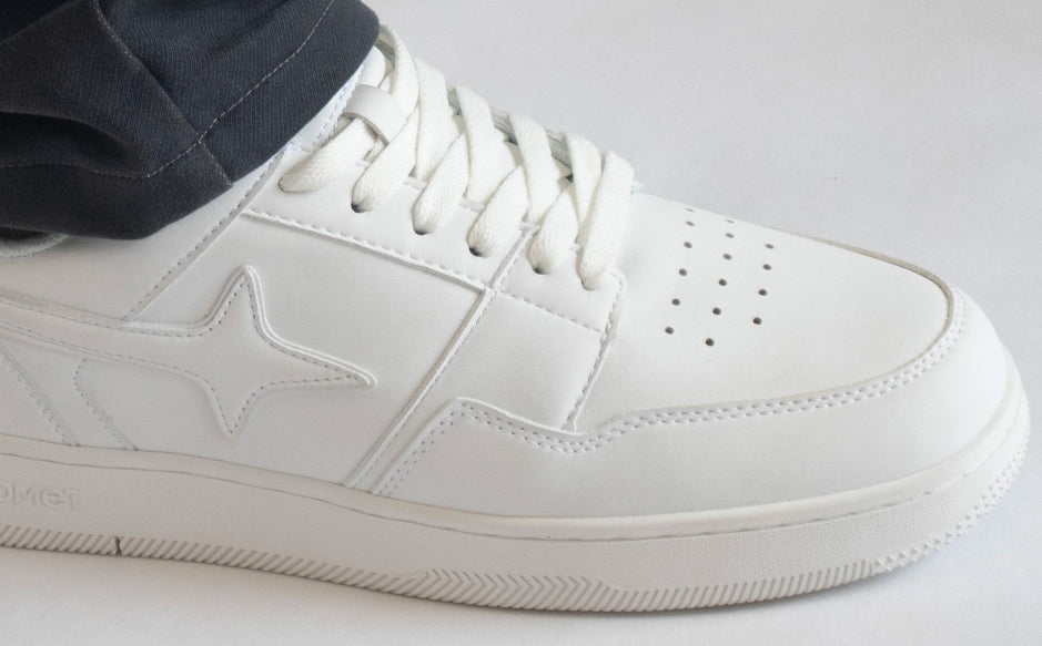 Wide toe box comfort feature